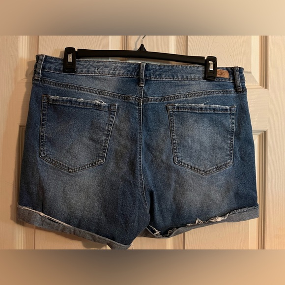 Sofia jeans by Sofia Vergara, Lila short, size 18 - Picture 2 of 6